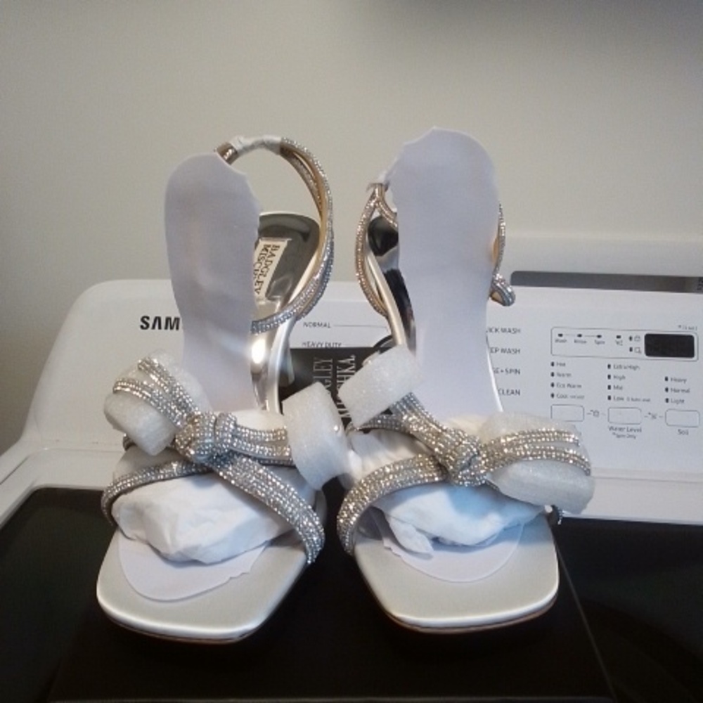 NWT NIB Badgley Mischka Effie Strappy Bow Stiletto Heels